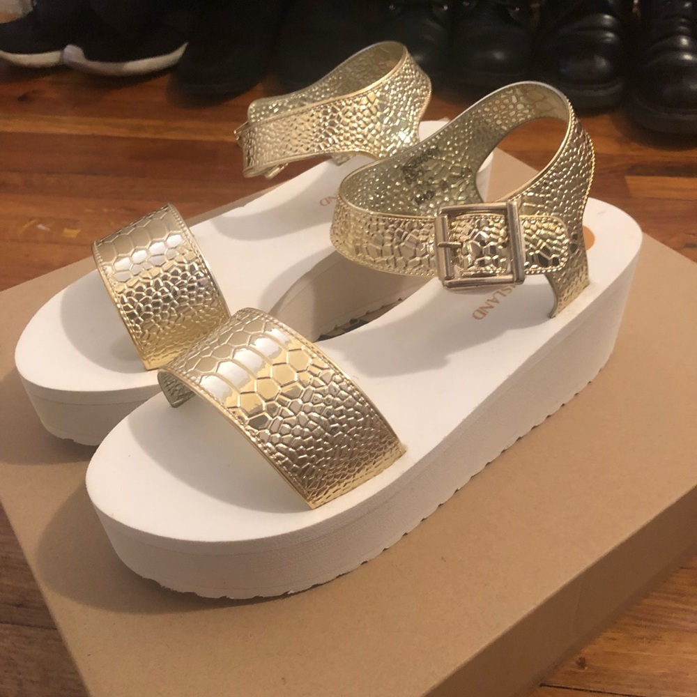 Metallic flatforms